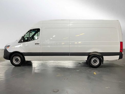 Used 2025 Mercedes-Benz Sprinter 2500 image 6