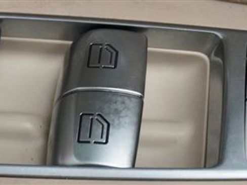 Used 2016 Mercedes-Benz C 300 4MATIC Sedan image 40