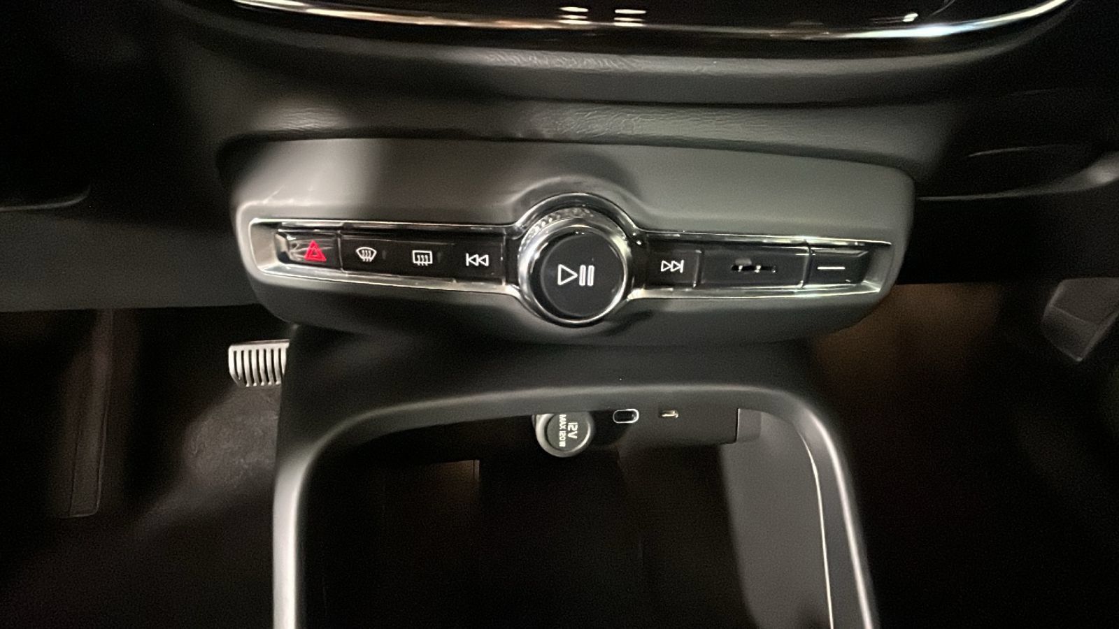 Used 2023 Volvo C40 P8 Recharge Ultimate AWD/4WD image 25