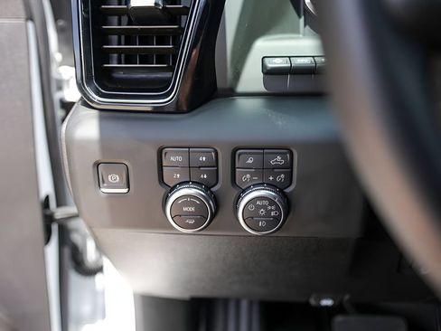 Used 2025 GMC Sierra 2500 AT4 w/ AT4 Premium Plus Package AWD/4WD image 17