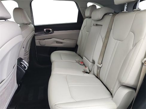 Used 2021 Kia Sorento S image 20
