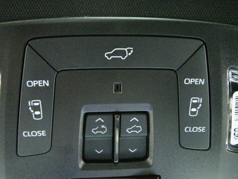 Used 2025 Toyota Sienna Platinum AWD/4WD image 19