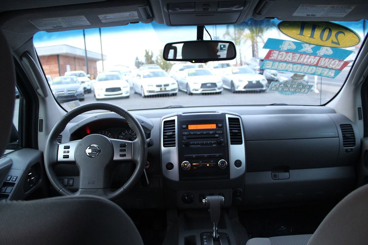 Used 2011 Nissan Frontier SV w/ SV Premium Utility Pkg AWD/4WD image 23