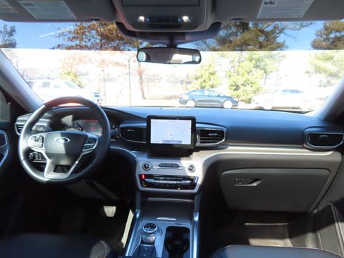 Used 2024 Ford Explorer XLT w/ Equipment Group 202A image 13