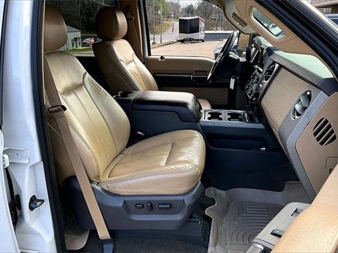 Used 2014 Ford F250 Lariat w/ Lariat Interior Package image 27