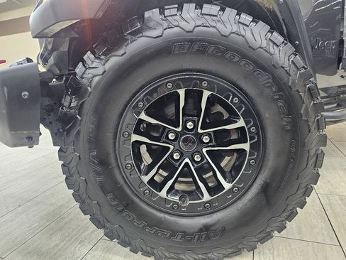 Used 2024 Jeep Wrangler Unlimited Sport AWD/4WD image 39