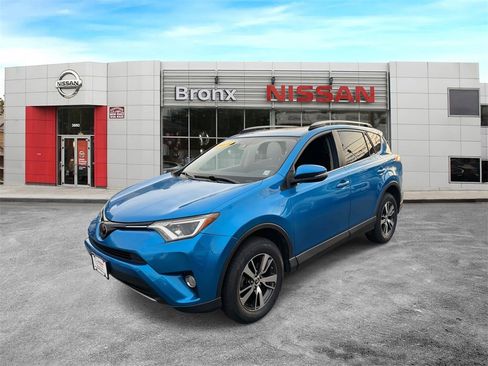 Used 2018 Toyota RAV4 XLE image 4