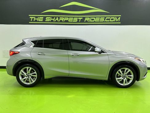 Used 2017 INFINITI QX30 FWD image 6