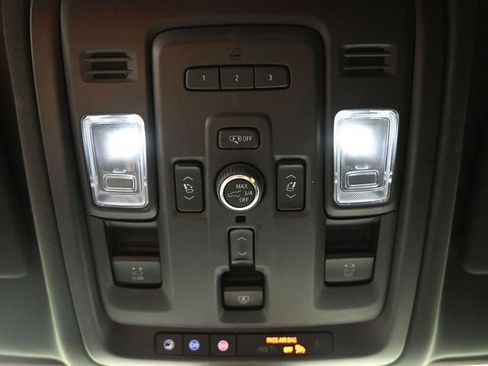 Used 2022 Chevrolet Tahoe Premier AWD/4WD image 15