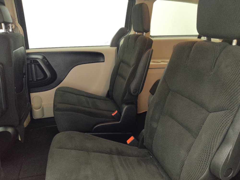 Used 2019 Dodge Grand Caravan SE FWD image 18