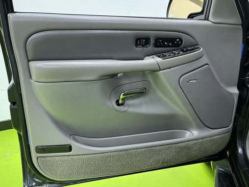 Used 2003 GMC Yukon Denali image 16