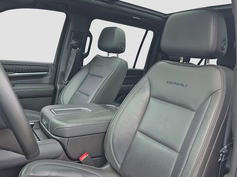 Used 2023 GMC Yukon XL Denali AWD/4WD image 7