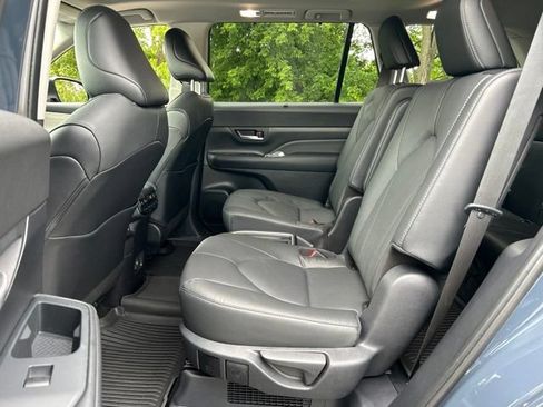 Used 2025 Toyota Grand Highlander AWD Hybrid image 27