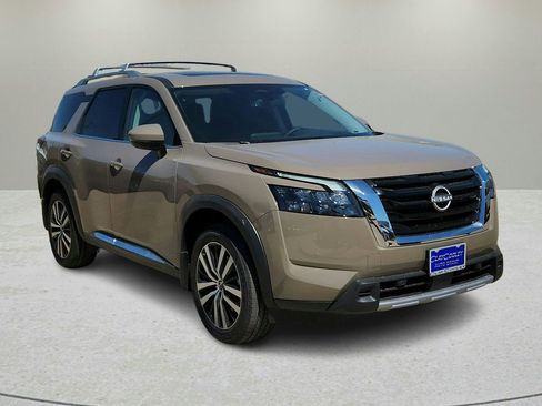 Certified 2025 Nissan Pathfinder Platinum w/ Cargo Package image 1