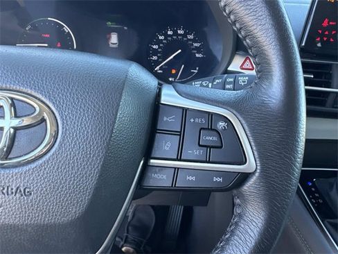 Used 2024 Toyota Sienna XLE image 28
