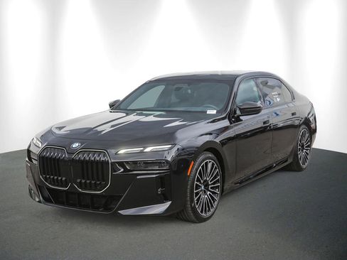 Certified 2025 BMW 740i RWD image 3