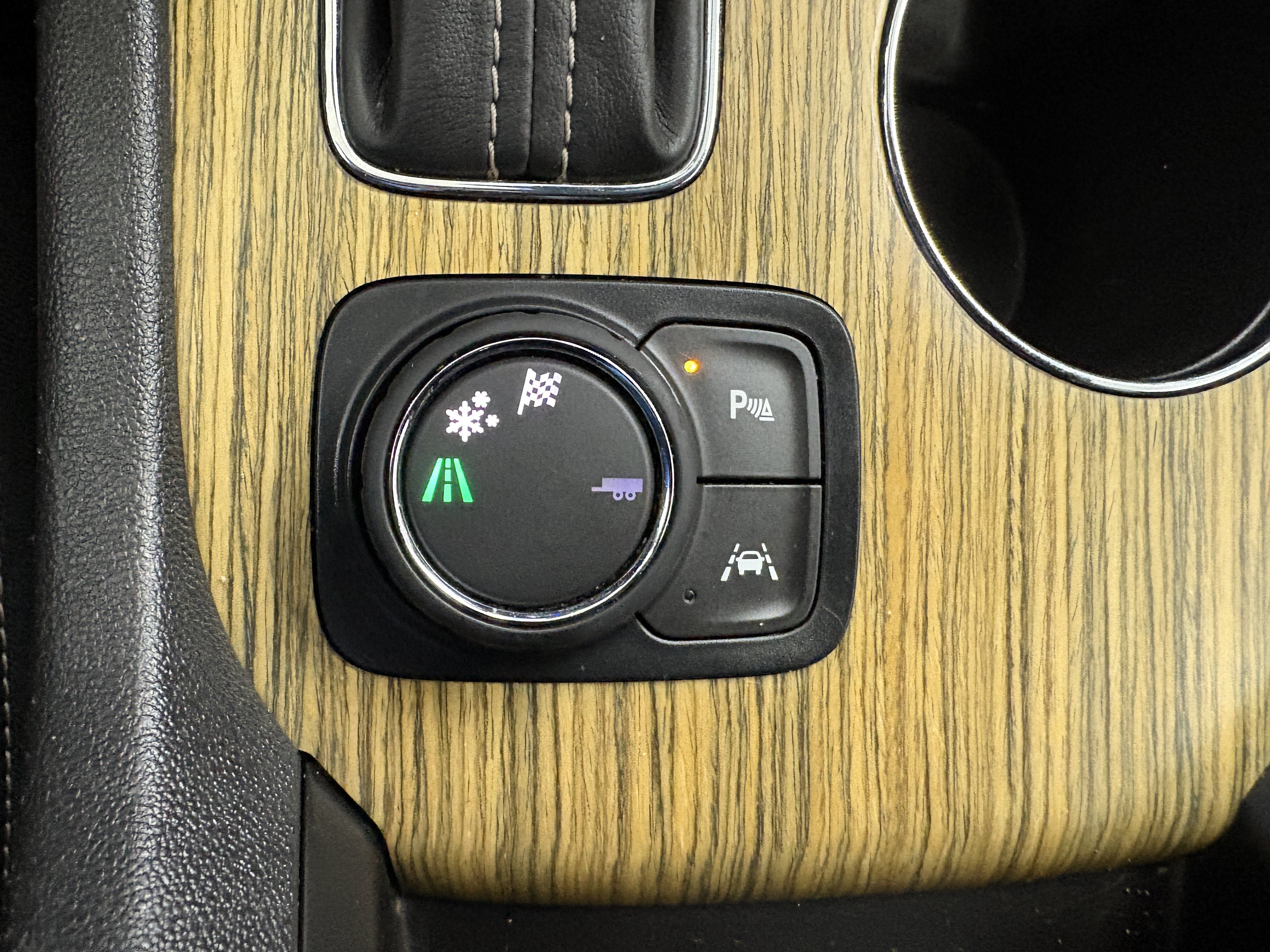 Used 2019 GMC Acadia Denali w/ Technology Package FWD image 23
