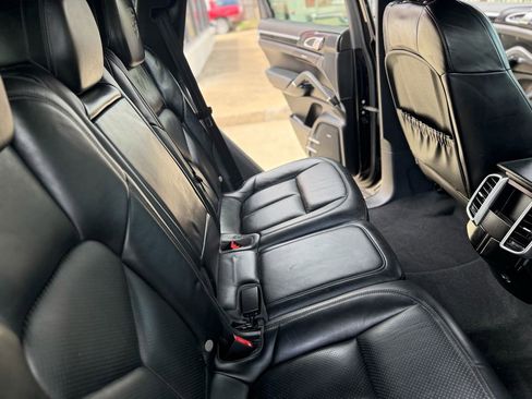 Used 2017 Porsche Cayenne Platinum Edition image 20