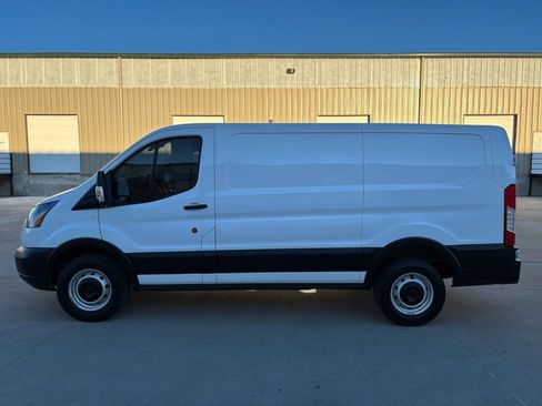 Used 2019 Ford Transit 250 130 Low Roof image 6