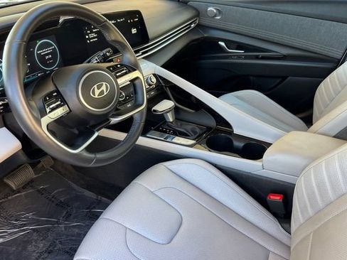 Certified 2025 Hyundai Elantra Limited FWD image 12