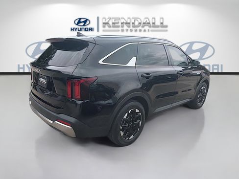 Used 2024 Kia Sorento S FWD image 6