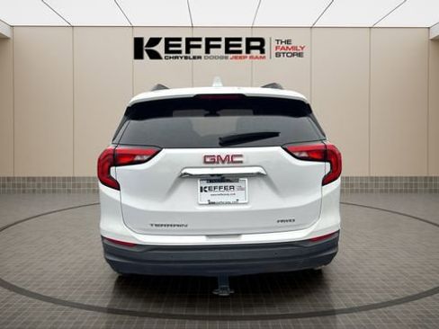Used 2020 GMC Terrain SLE w/ Driver Convenience Package image 4