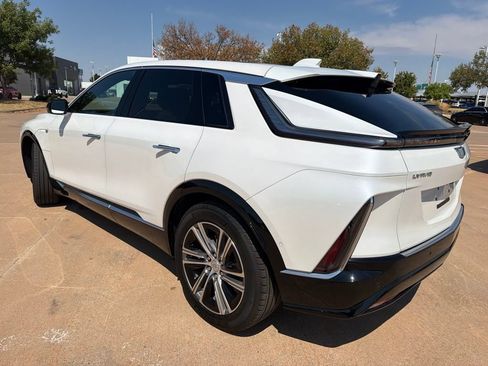 Used 2024 Cadillac Lyriq Luxury AWD/4WD image 2