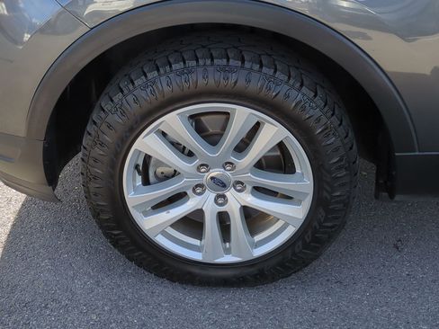 Used 2018 Ford Explorer XLT w/ Equipment Group 202A image 13