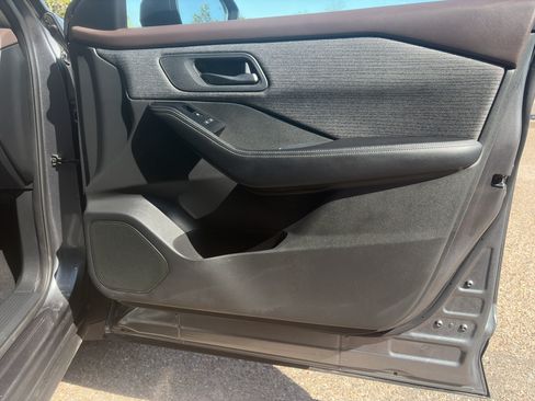 Used 2022 Nissan Rogue S FWD image 25