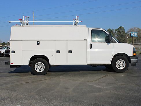 Used 2022 Chevrolet Express 3500 w/ Power Convenience Package image 7