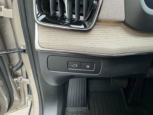 New 2026 Volvo XC90 T8 Plus w/ Protection Package Premier AWD/4WD image 18