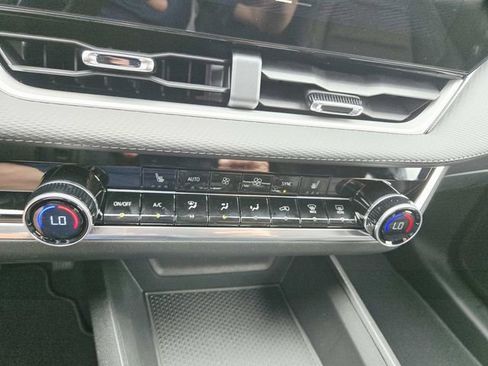New 2026 Chevrolet Equinox LT w/ Convenience Package II FWD image 20