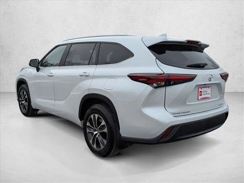 Certified 2026 Toyota Highlander XLE image 8