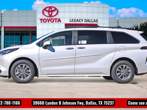 New 2026 Toyota Sienna XLE image 7