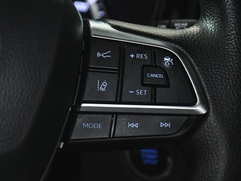 Used 2020 Toyota Highlander L AWD/4WD image 29