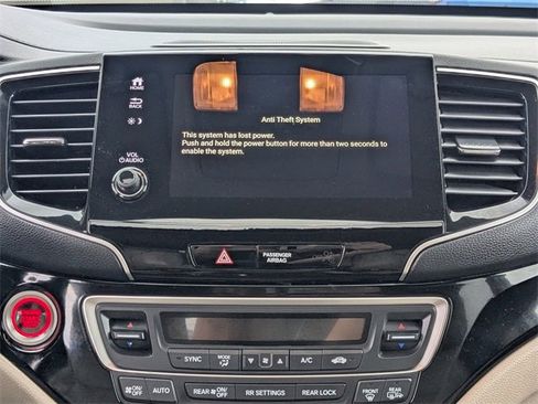 Used 2019 Honda Pilot Touring image 16