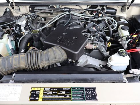 Used 2004 Ford Explorer Sport Trac XLT image 38