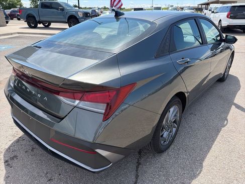 Used 2024 Hyundai Elantra SEL FWD image 7