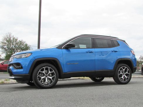 Used 2025 Jeep Compass Limited AWD/4WD image 10