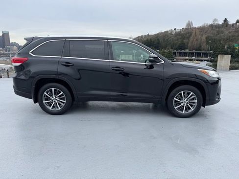 Used 2017 Toyota Highlander XLE image 5
