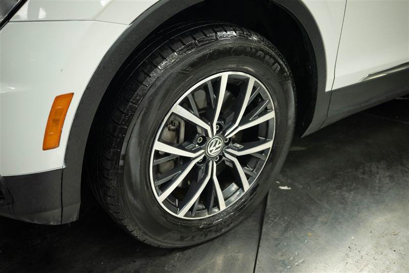Used 2020 Volkswagen Tiguan SE R-Line FWD image 4