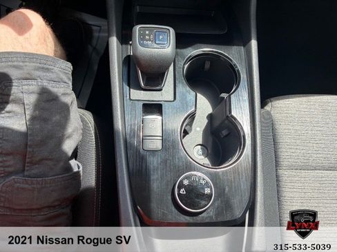 Used 2021 Nissan Rogue SV AWD/4WD image 18