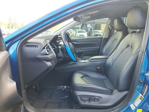 Used 2019 Toyota Camry L image 11