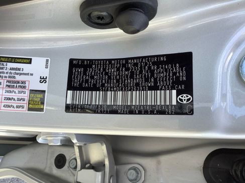 Used 2025 Toyota Corolla LE image 29