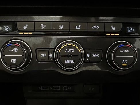 Used 2019 Volkswagen Tiguan SE w/ Panoramic Sunroof Package image 28