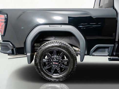 Used 2025 GMC Sierra 2500 AT4 w/ AT4 Premium Plus Package image 8