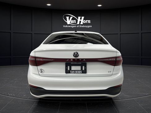 Used 2025 Volkswagen Jetta SE w/ Sunroof Package FWD image 6