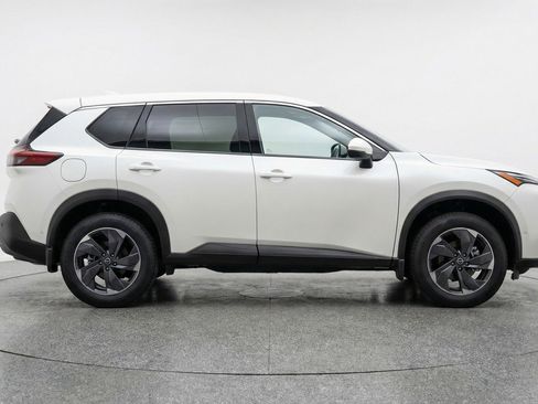 Used 2025 Nissan Rogue SV AWD/4WD image 11