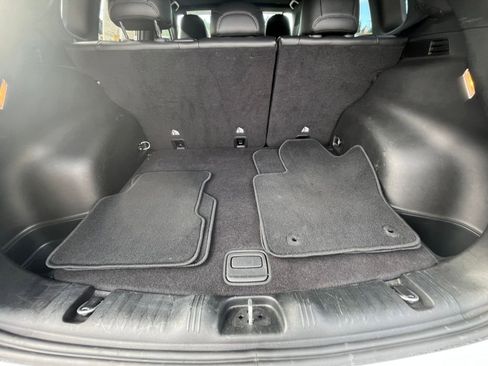 Used 2025 Jeep Compass Limited image 32