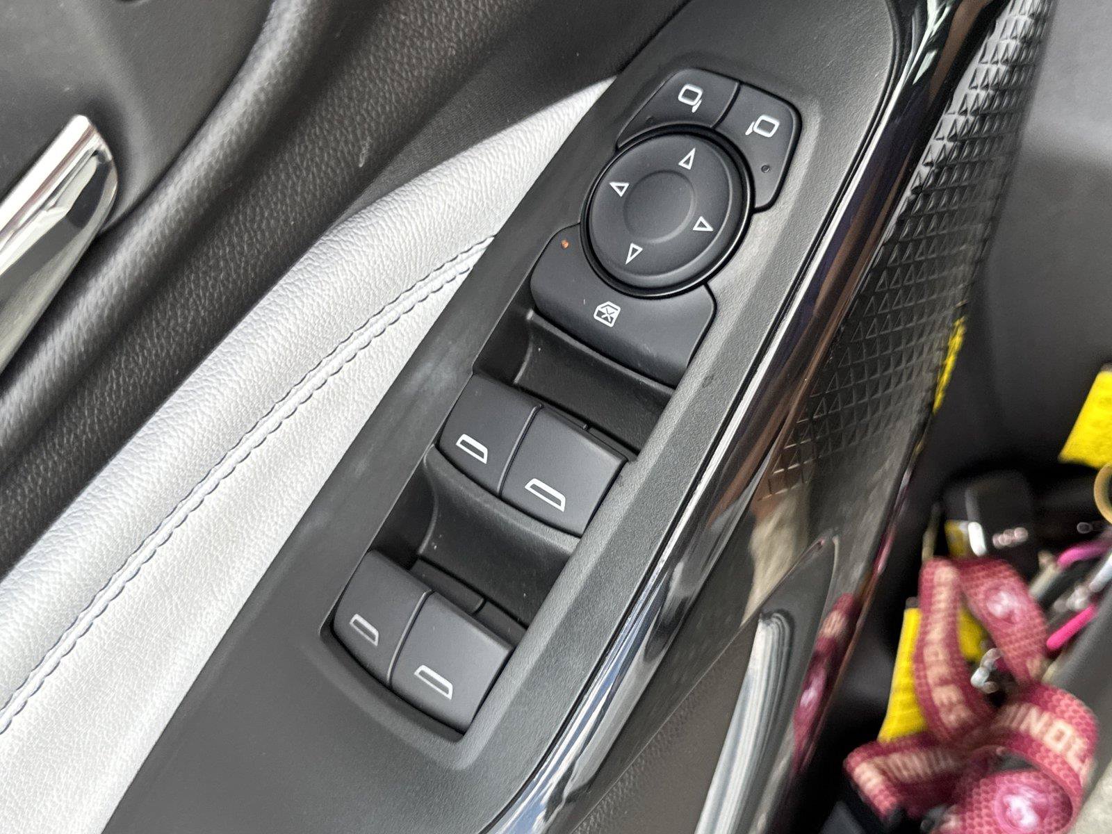 Used 2025 Chevrolet Trax LT w/ LT Convenience Package FWD image 18